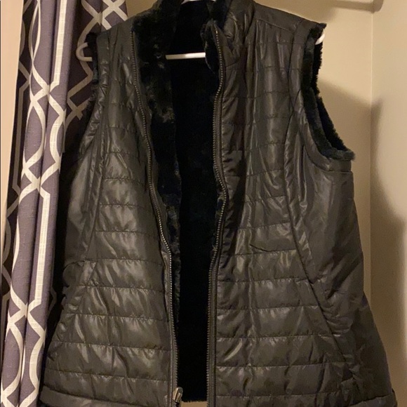 Large Costco Versatile vest - Picture 1 of 2
